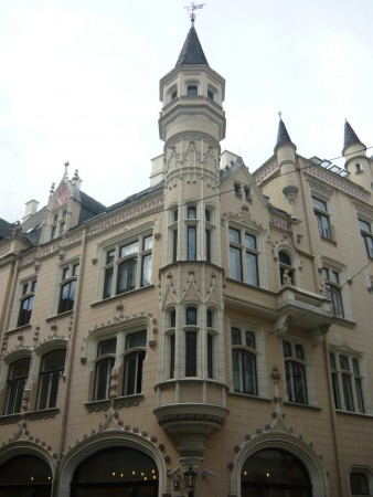 A Raktárnegyed egyik palotája